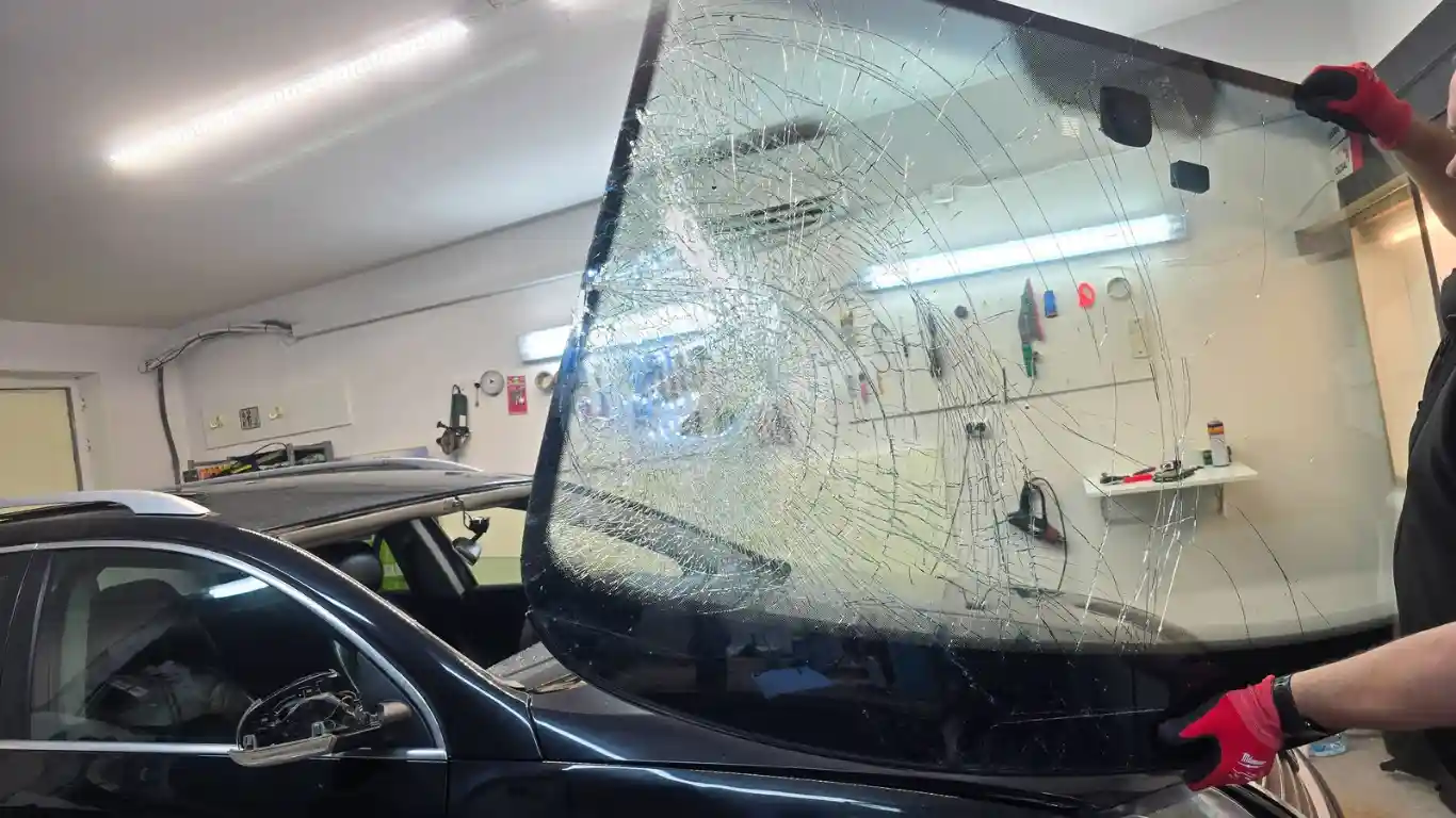 Automobilių stiklų keitimas